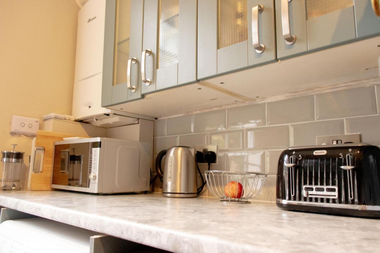 Trendy Two Bed With Private Garden * Londra